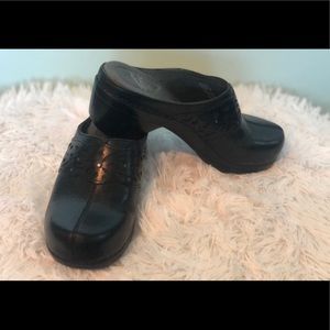 BRAND NEW Dansko clogs